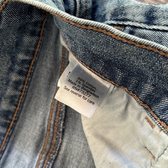 SO High Rise Boyfriend Midi Denim Jean Shorts Size 7/28 W - Picture 5 of 9